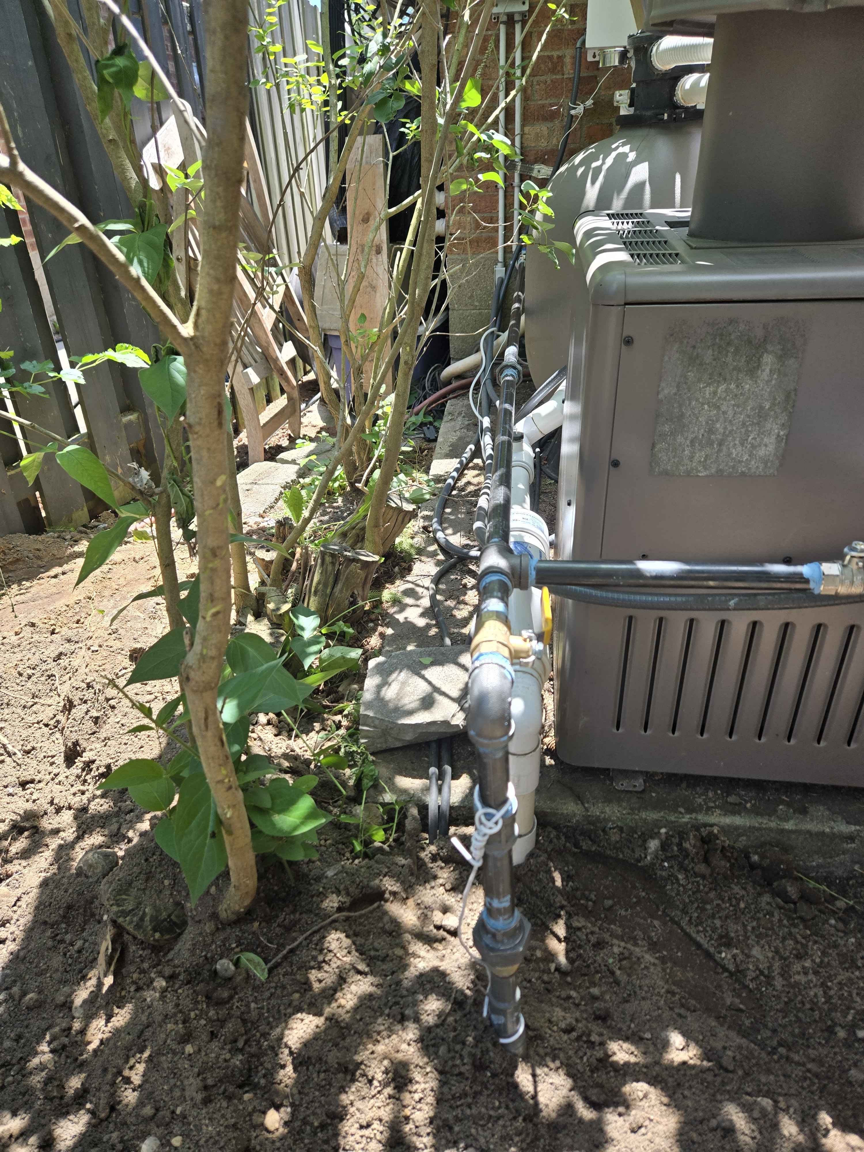 Surface-mounted gas branch line along the house